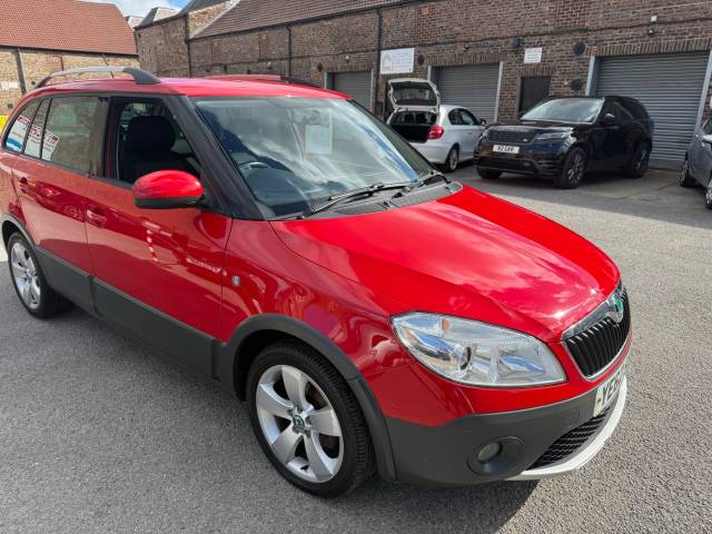 Skoda Fabia 1.6 FABIA SCOUT TDI CR 90 Estate Diesel Red
