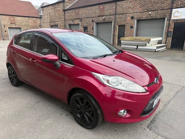 Ford Fiesta 1.2 FIESTA ZETEC 82 Hatchback Petrol Red